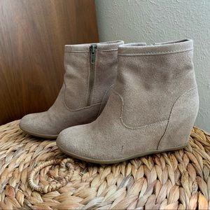 Minnetonka Moccasin Leather Wedge Booties Size 5.5